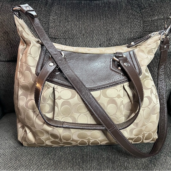 Coach 2012 Ashley Signature Shoulder Bag F20085 - Picture 3 of 8